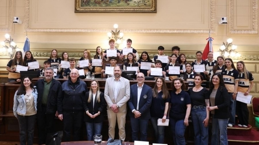 Alumnos De La EESOPI Nº 3023 En El Senado