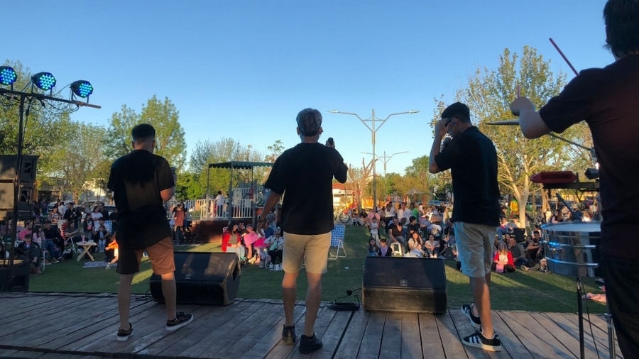 Primavera En La Plaza